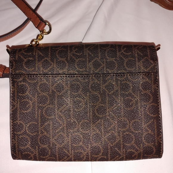 Calvin Klein crossbody purse - Picture 4 of 8